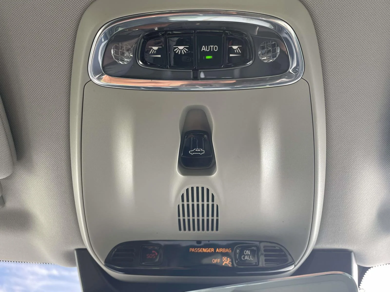 Used 2020 Denim Blue Metallic Volvo Momentum image 22