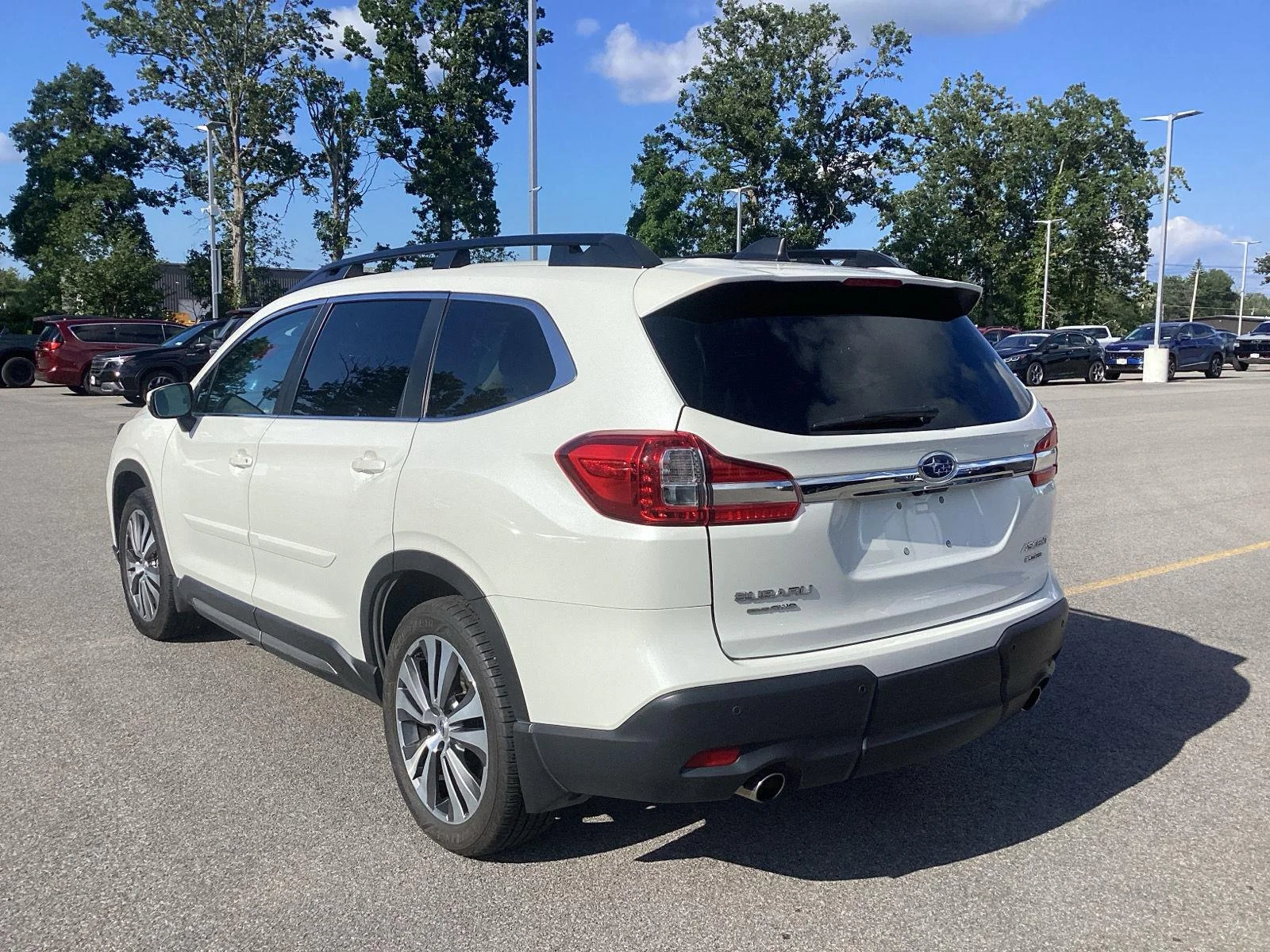Used 2022 Crystal White Pearl Subaru Limited image 5