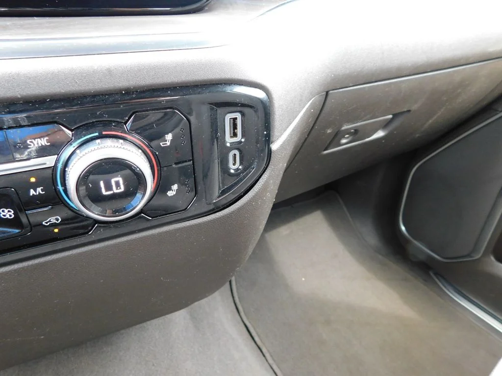 Used 2023 White GMC SLT image 39