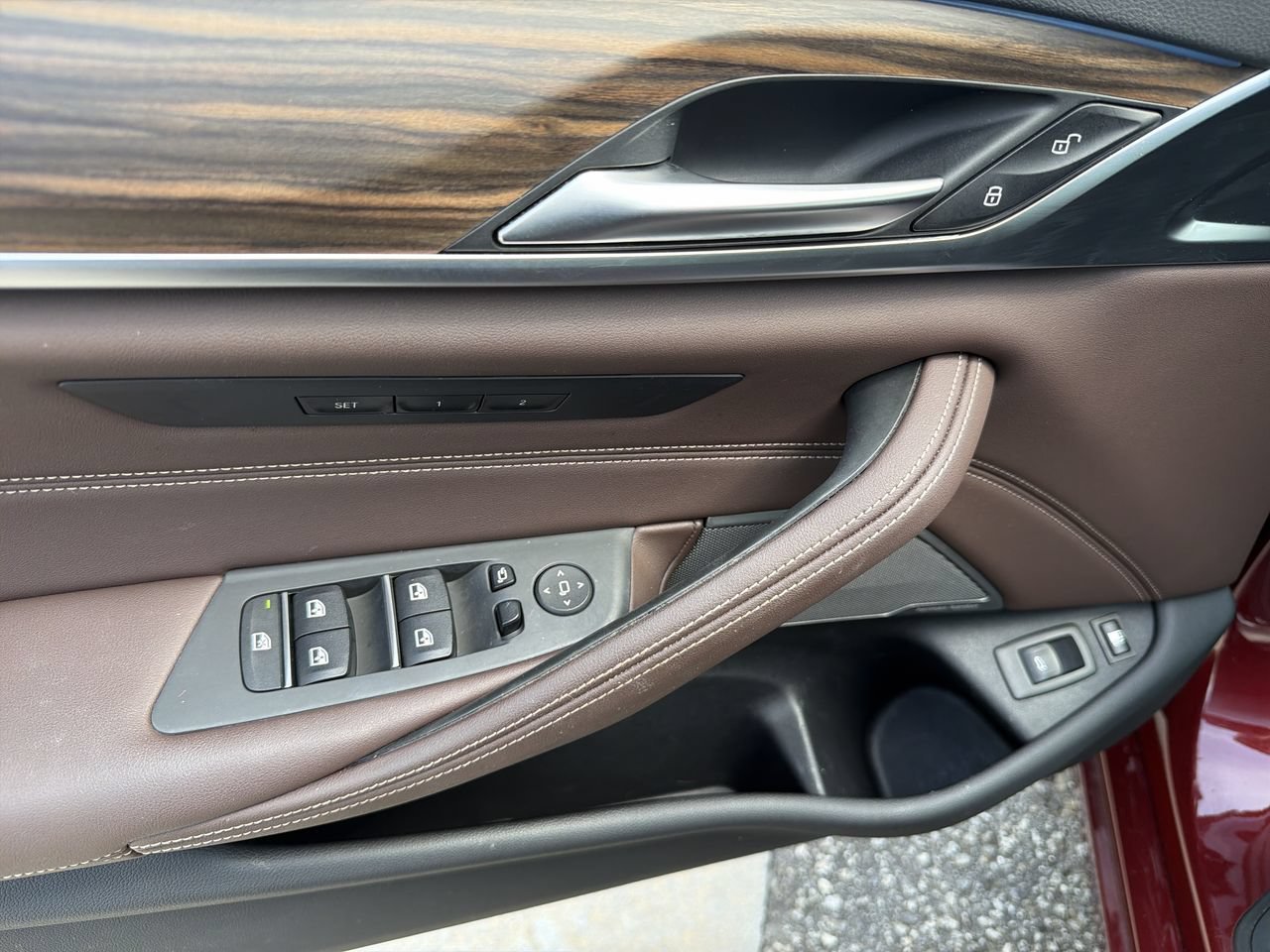 Used 2023 Aventurin Red Metallic BMW 530e image 19