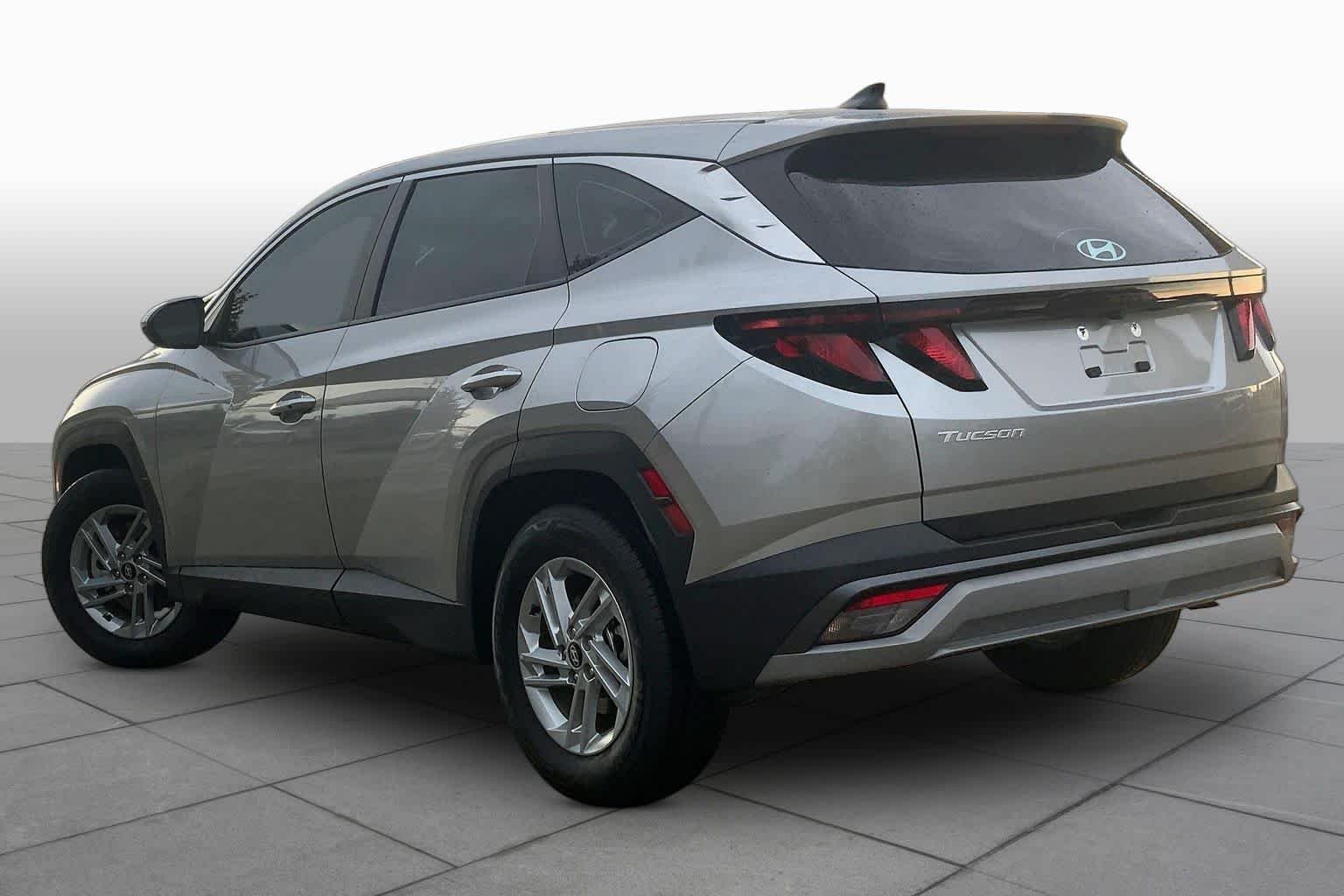 Used 2025 Shimmering Silver Hyundai SE image 12