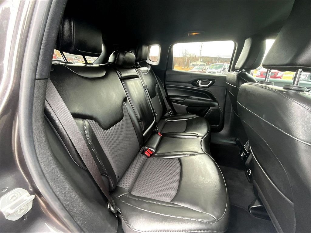 Used 2022 Gray Jeep Latitude image 16