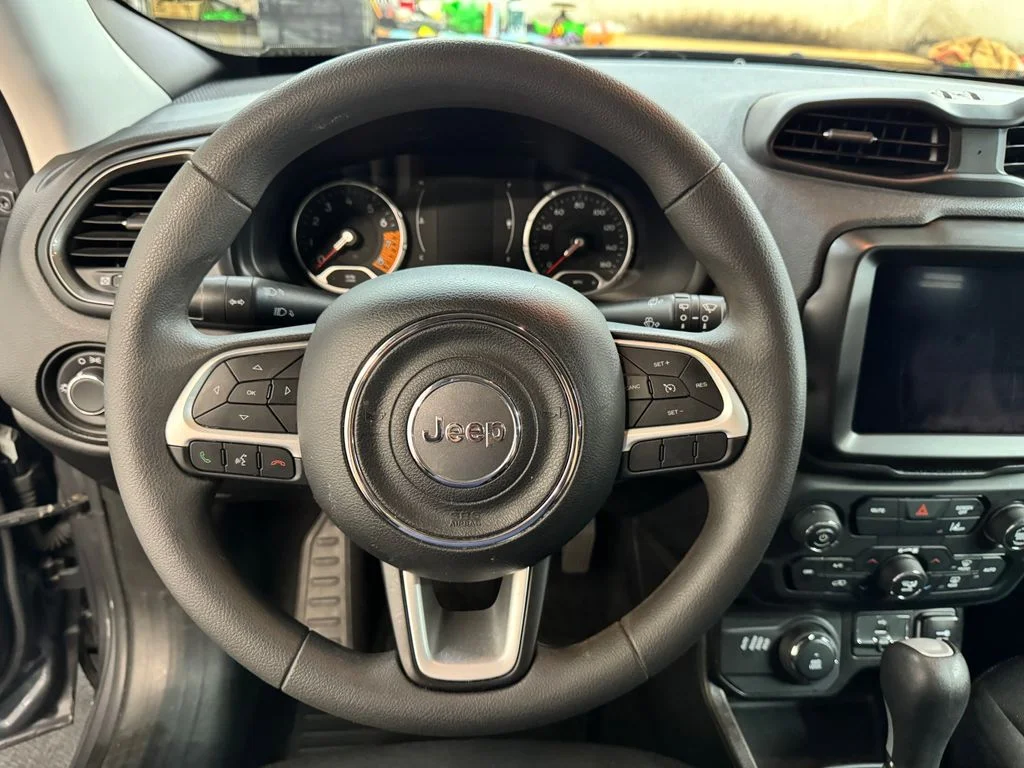 Used 2023 Gray Jeep Latitude image 18