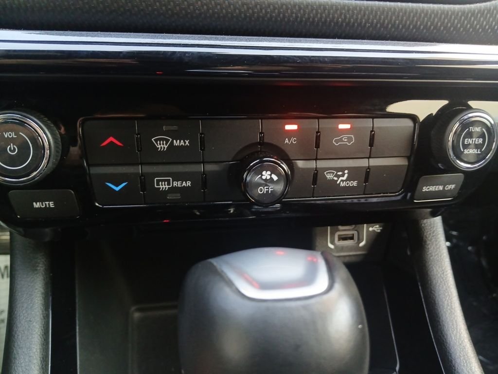 Used 2026 Black Jeep Latitude image 24