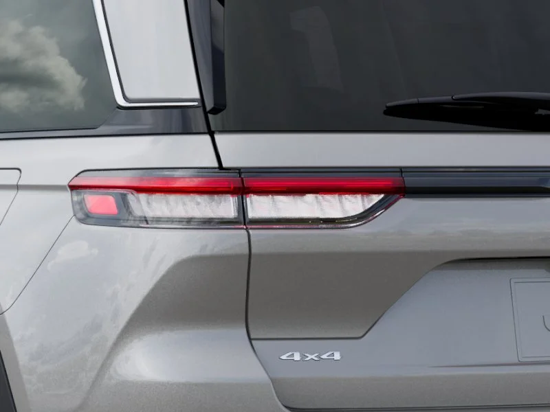 New 2026 Silver Zynith Jeep Laredo X image 35