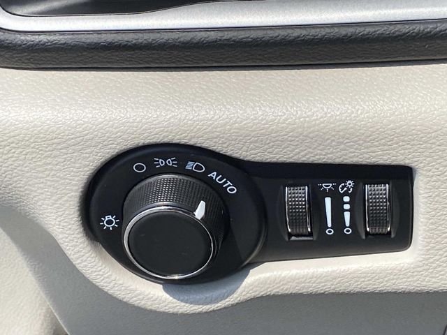 Used 2023 Silver Chrysler LX image 21
