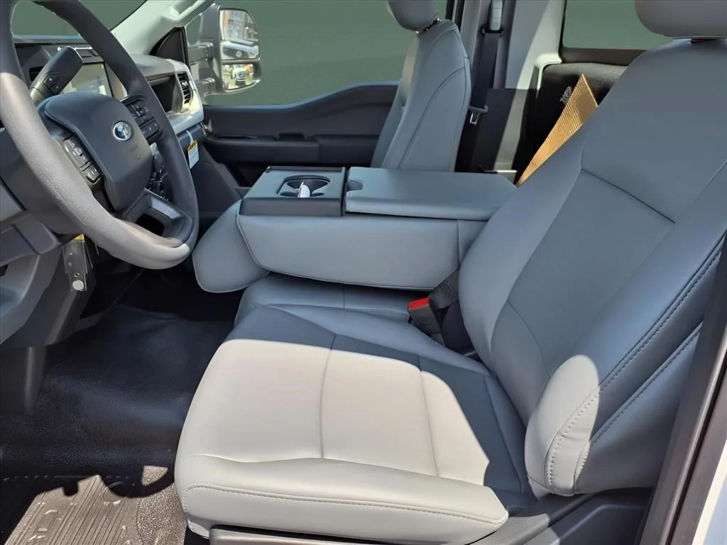 2024 Ford F-450 Super Duty Chassis Cab XL - Photo 9