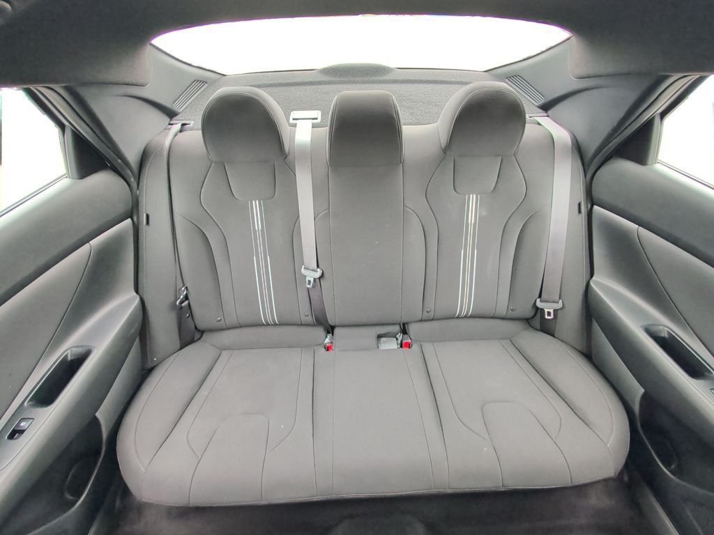 2025 Hyundai Elantra SEL - Photo 15