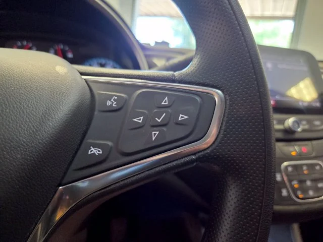 Used 2023 RADIANT RED TINTCOAT Chevrolet LT image 26