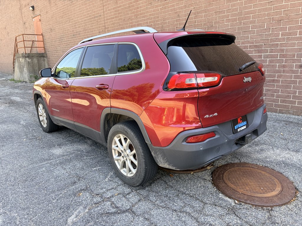 Used 2017 Deep Cherry Red Crystal Pearlcoat Jeep Latitude image 3