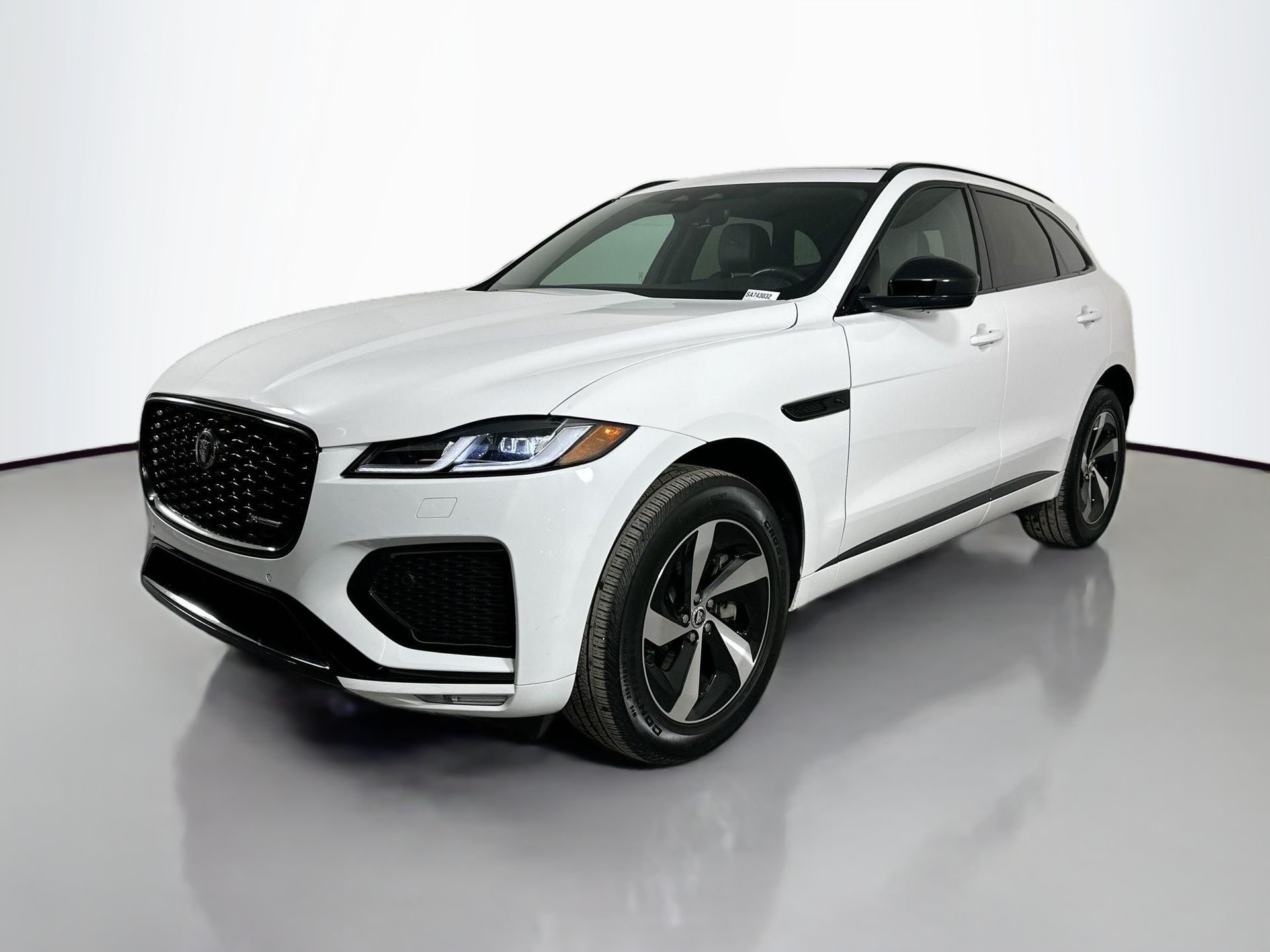 2025 Jaguar F-PACE P250 R-Dynamic S's photo