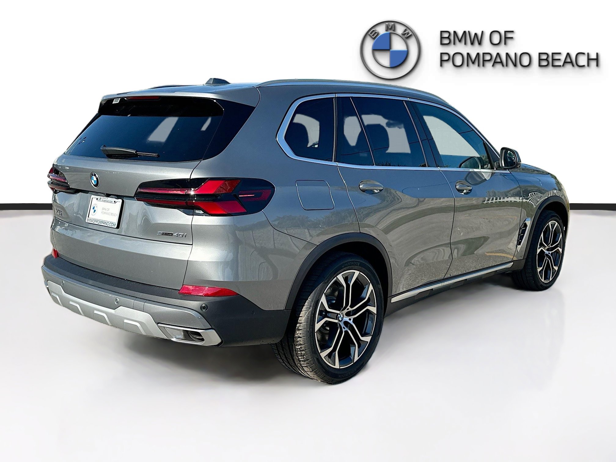 New 2026 Skyscraper Grey Metallic BMW sDrive40i image 6