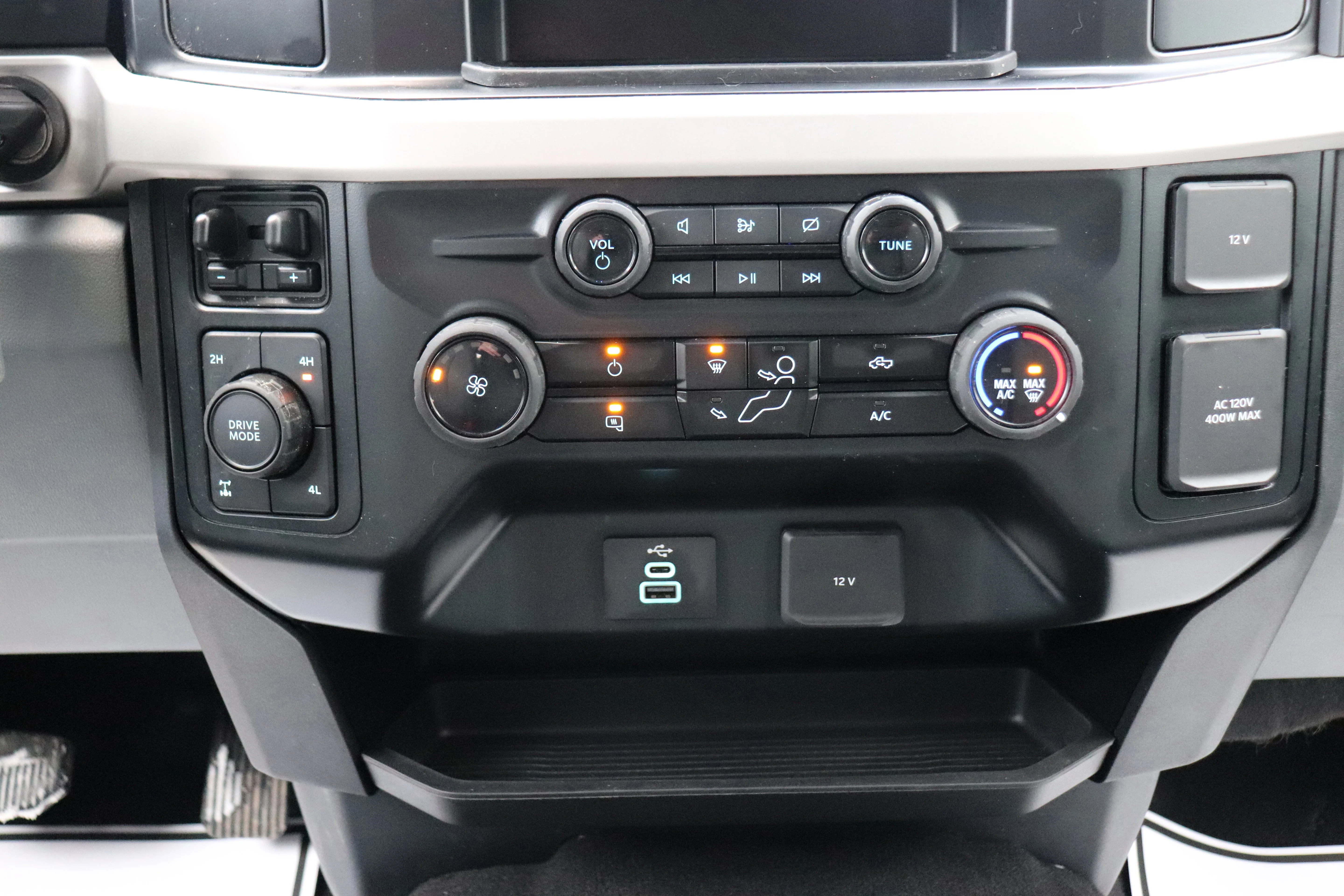 Certified Used 2024 Agate Black Metallic Ford XLT image 10