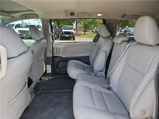 Used 2017 Predawn Gray Mica Toyota XLE 8 Passenger Front-wheel Drive Passenger image 8