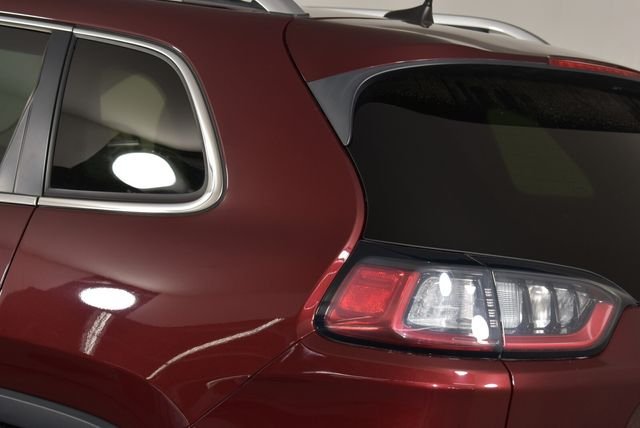 Used 2019 Red Jeep Latitude image 6