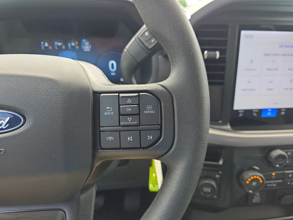 Used 2025 Silver Ford XLT image 21
