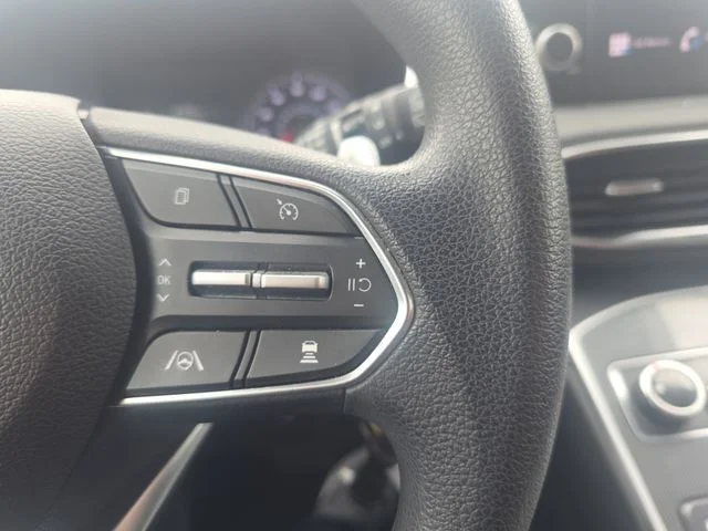 Used 2023 Silver Hyundai SE image 11
