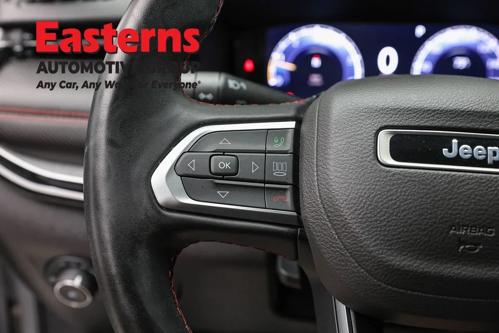 Used 2022 Silver Jeep Trailhawk image 15