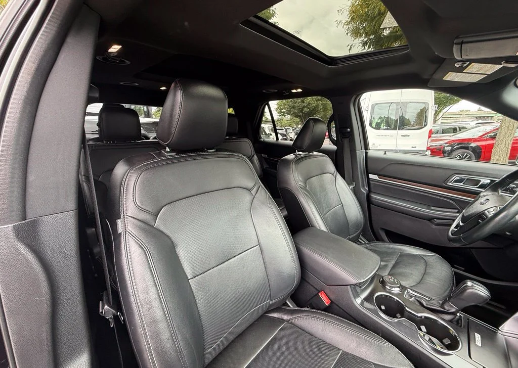 Used 2019 Agate Black Metallic Ford Limited image 33