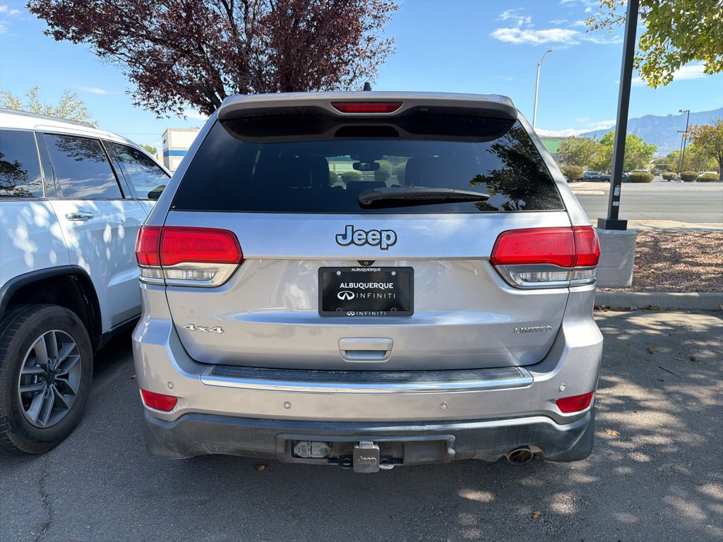 Used 2017 Billet Silver Metallic Clearcoat Jeep Limited image 5