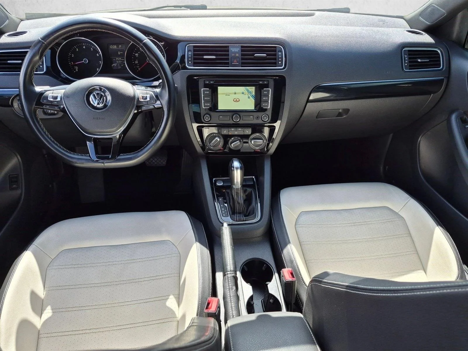 Used 2015 White Volkswagen 1.8T SE image 16