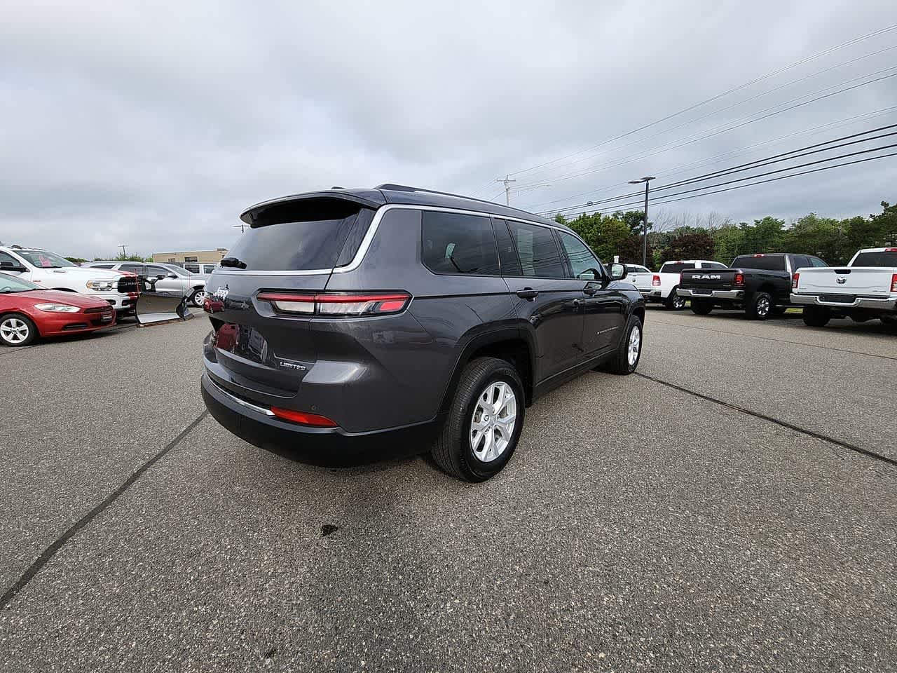 Used 2023 Baltic Gray Metallic Clearcoat Jeep Limited image 9