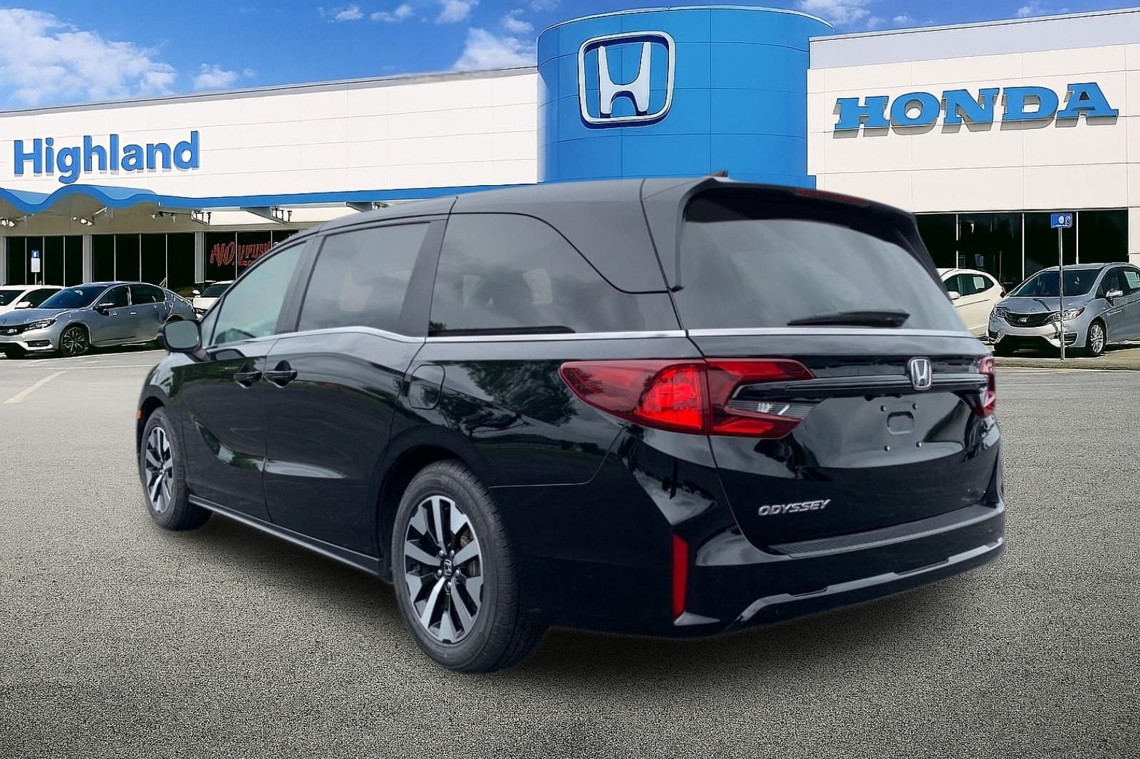 Certified Used 2025  Honda EX-L image 3