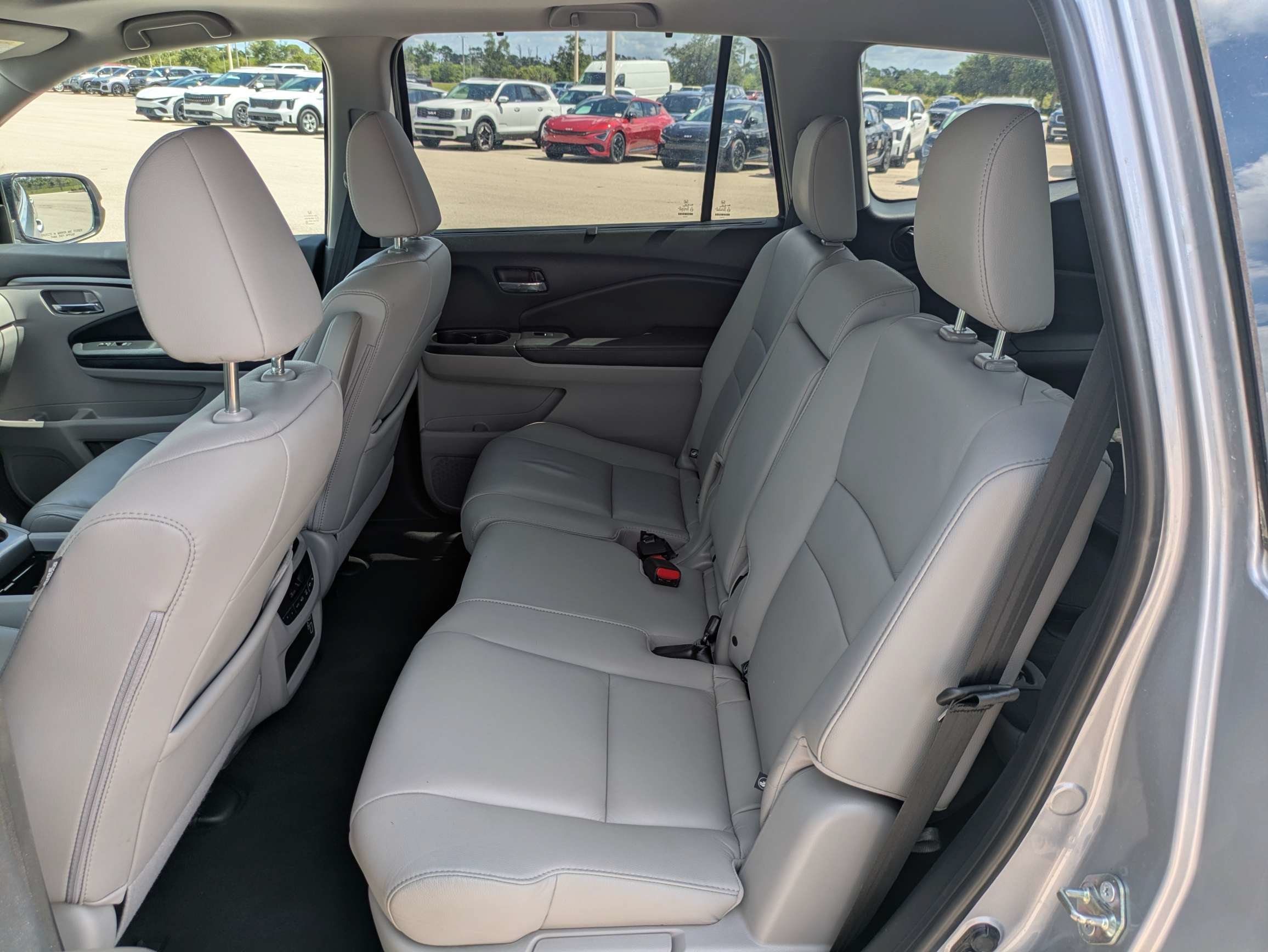 Used 2020 Lunar Silver Metallic Honda EX-L image 17