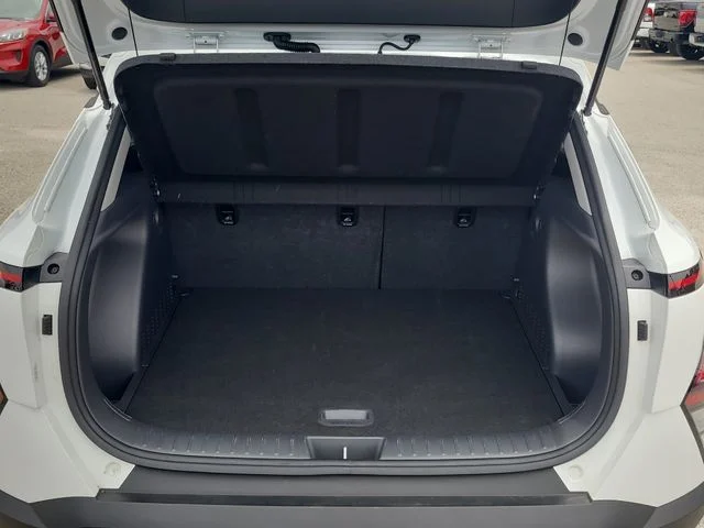 Used 2025 White Hyundai SEL image 10