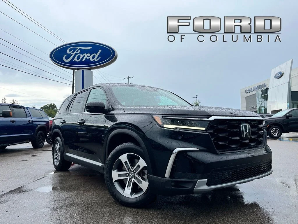 Used 2025 Black Honda EX-L image 1