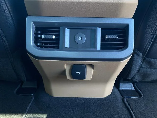 New 2026 Oxford White Ford F-450® LARIAT® image 18