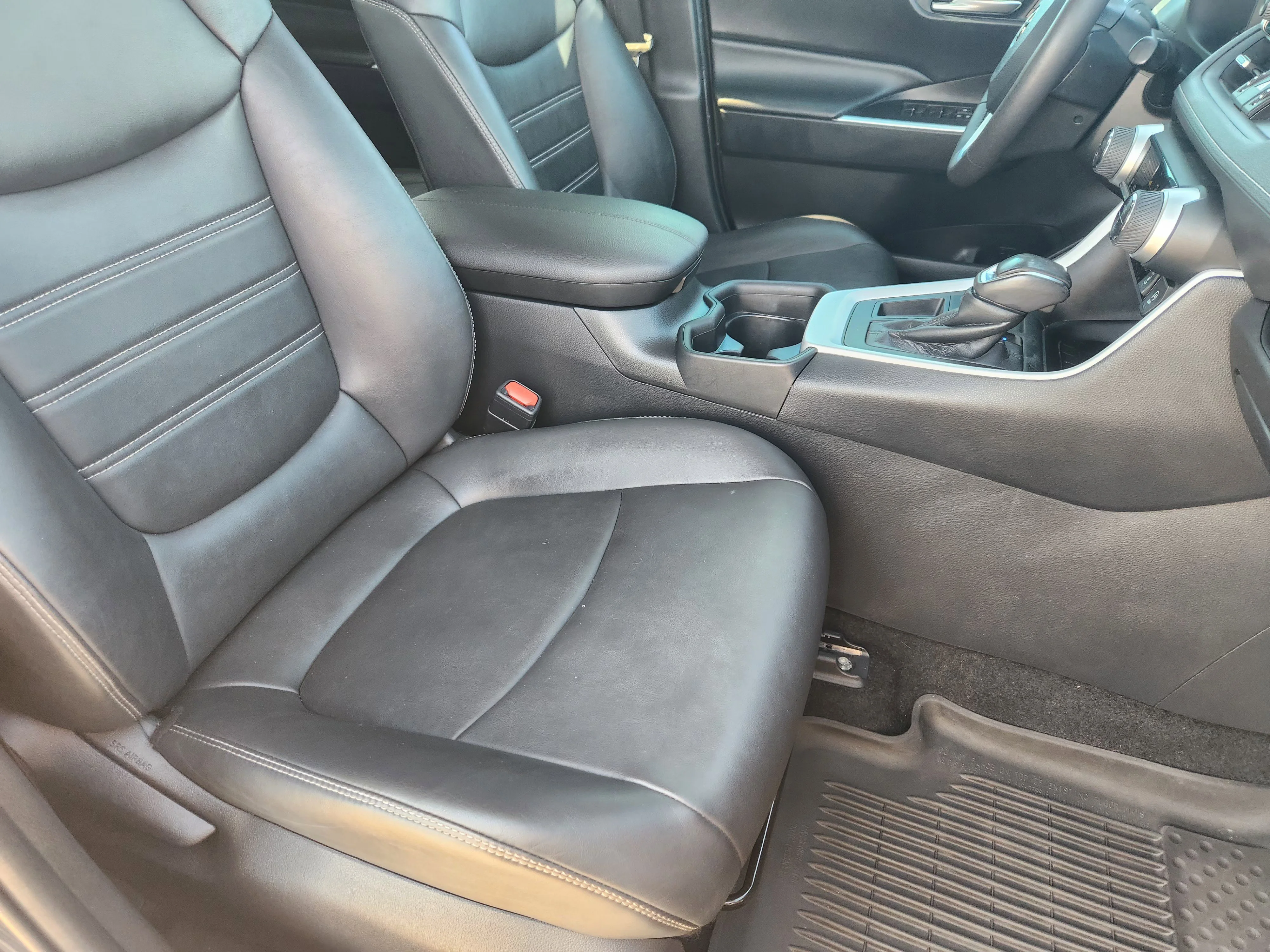 Used 2021 Gray Toyota XLE Premium image 15