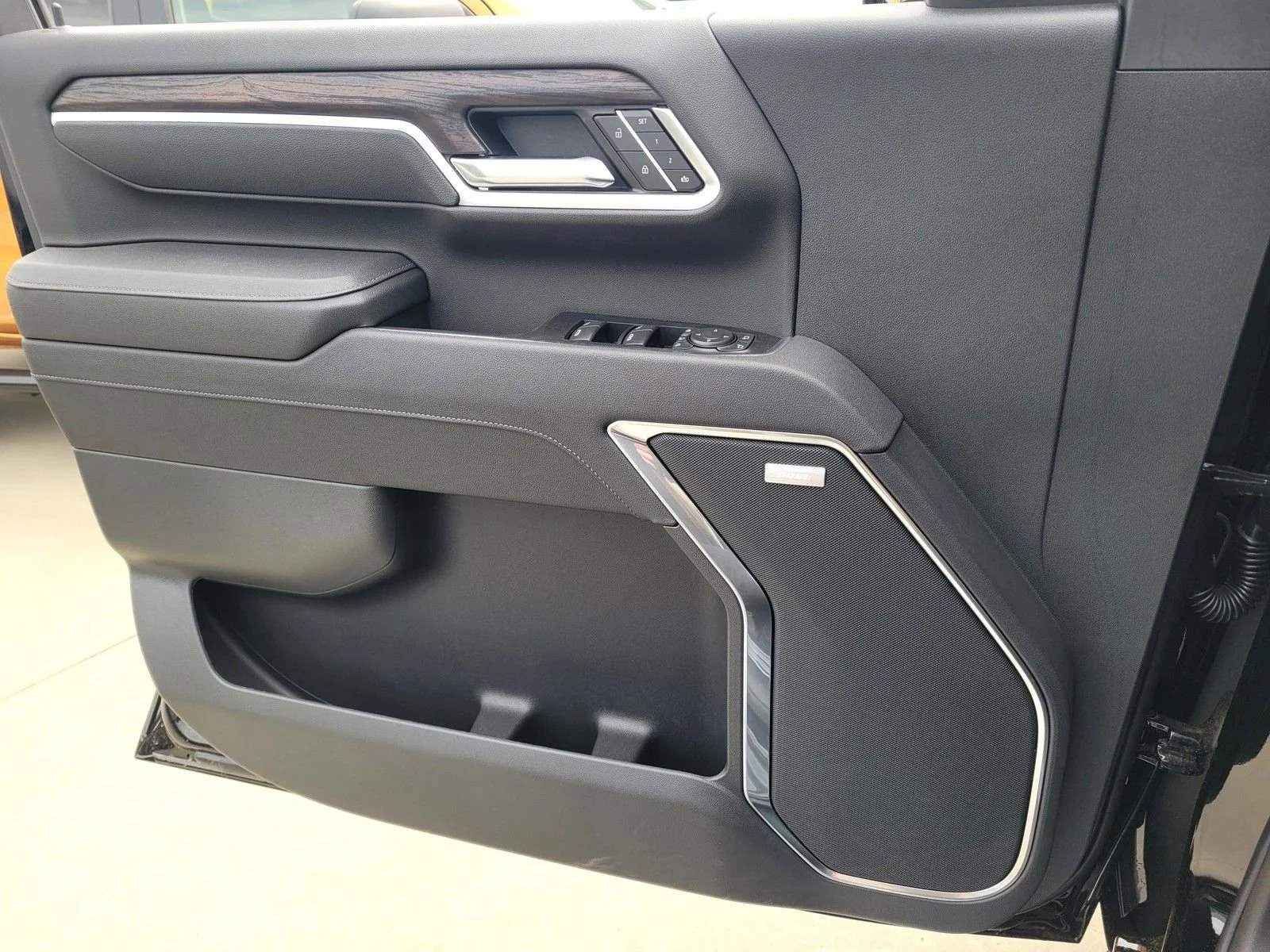 New 2026 Onyx Black GMC SLT image 9