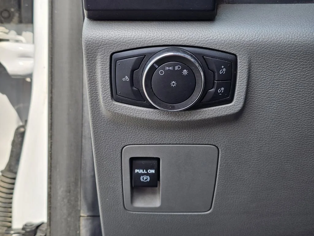 Used 2020 Oxford White Ford XL image 18