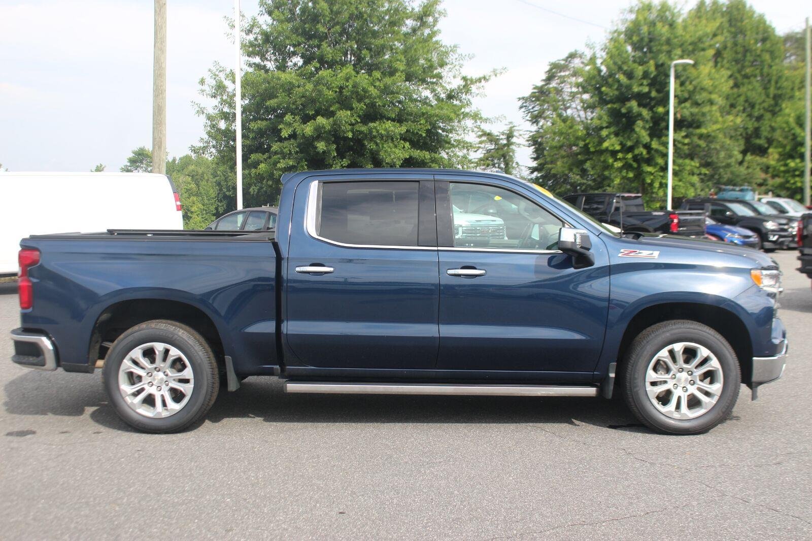 Used 2022 Northsky Blue Metallic Chevrolet LTZ image 8