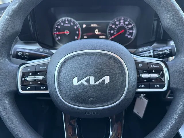 Used 2022 White Kia LX image 29