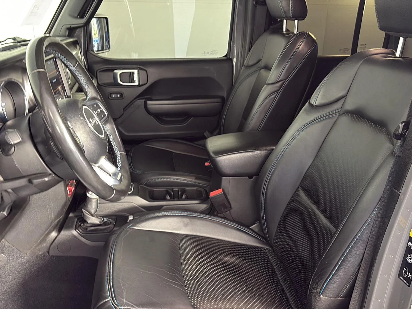 Used 2023 Sting-Gray Clearcoat Jeep Rubicon image 26