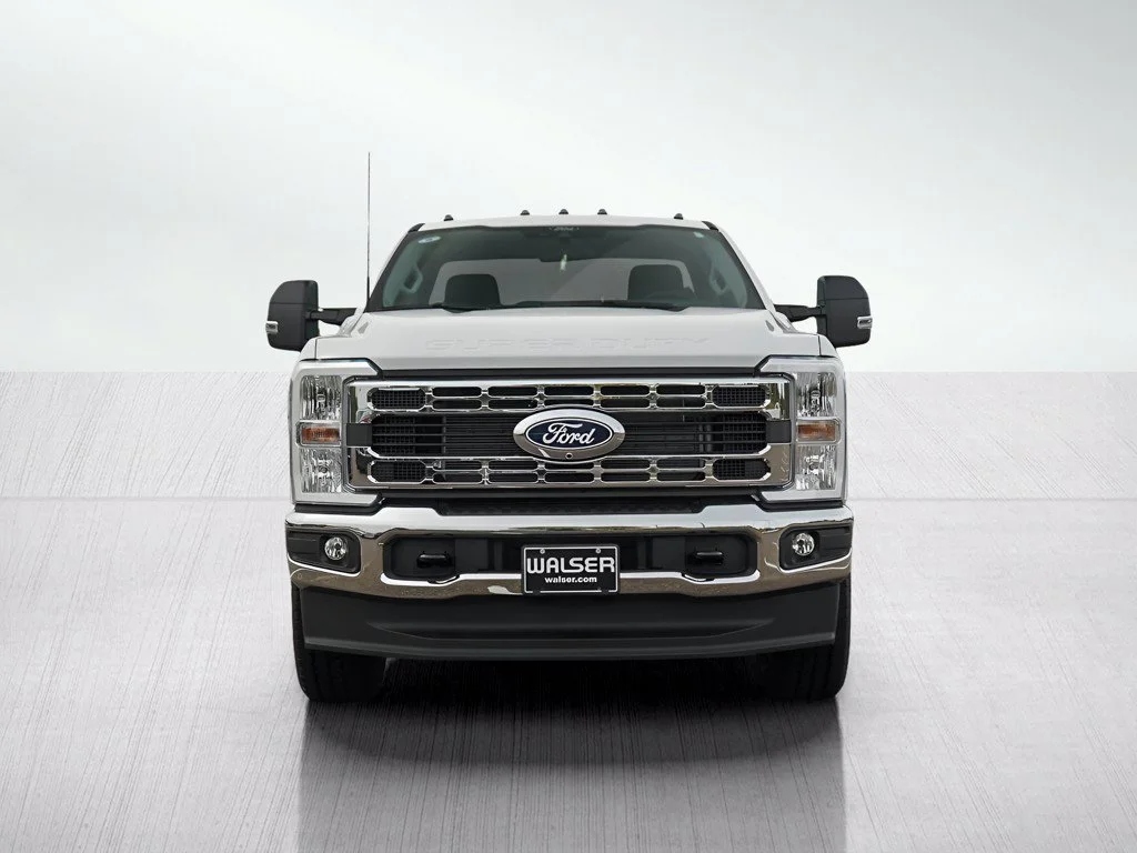 New 2027 Oxford White Ford F-350® XLT image 2