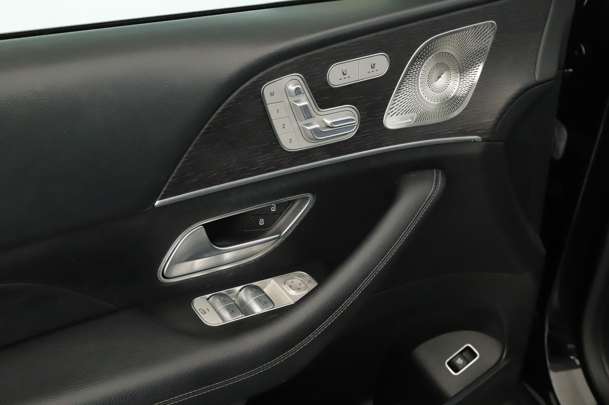 Used 2022 Black Mercedes-Benz GLE 450 4MATIC® SUV image 8