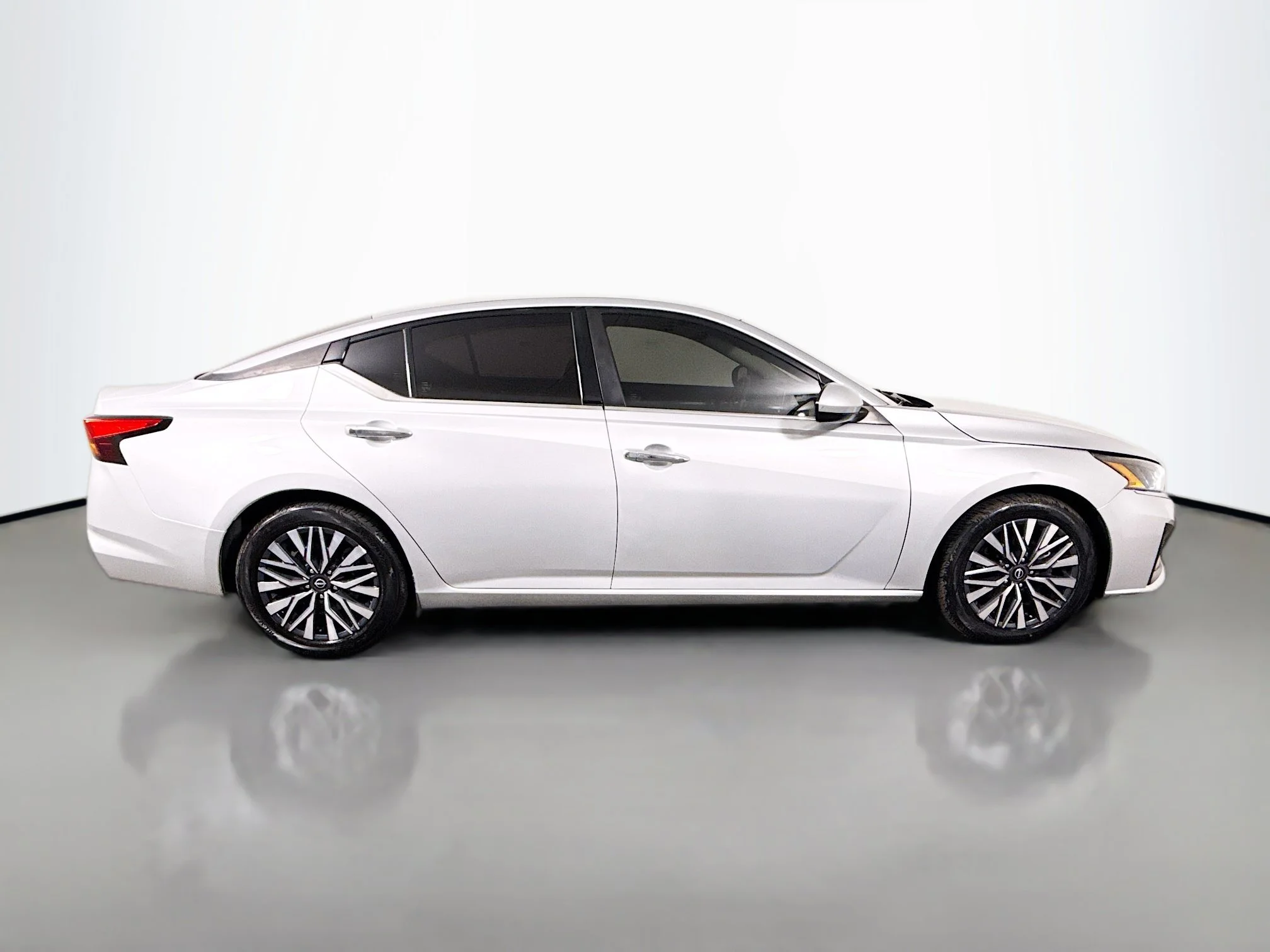 Used 2023 Brilliant Silver Metallic Nissan 2.5 SV image 8