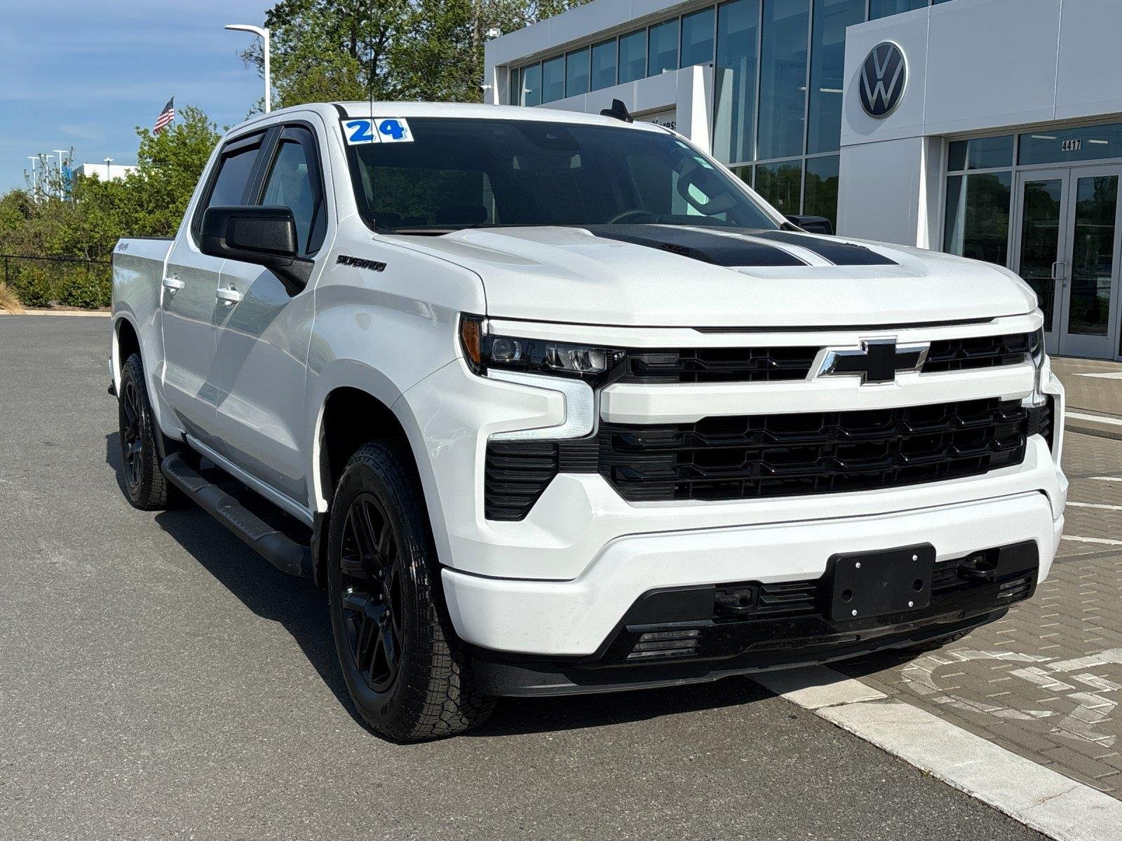 Used 2024 Summit White Chevrolet RST image 7