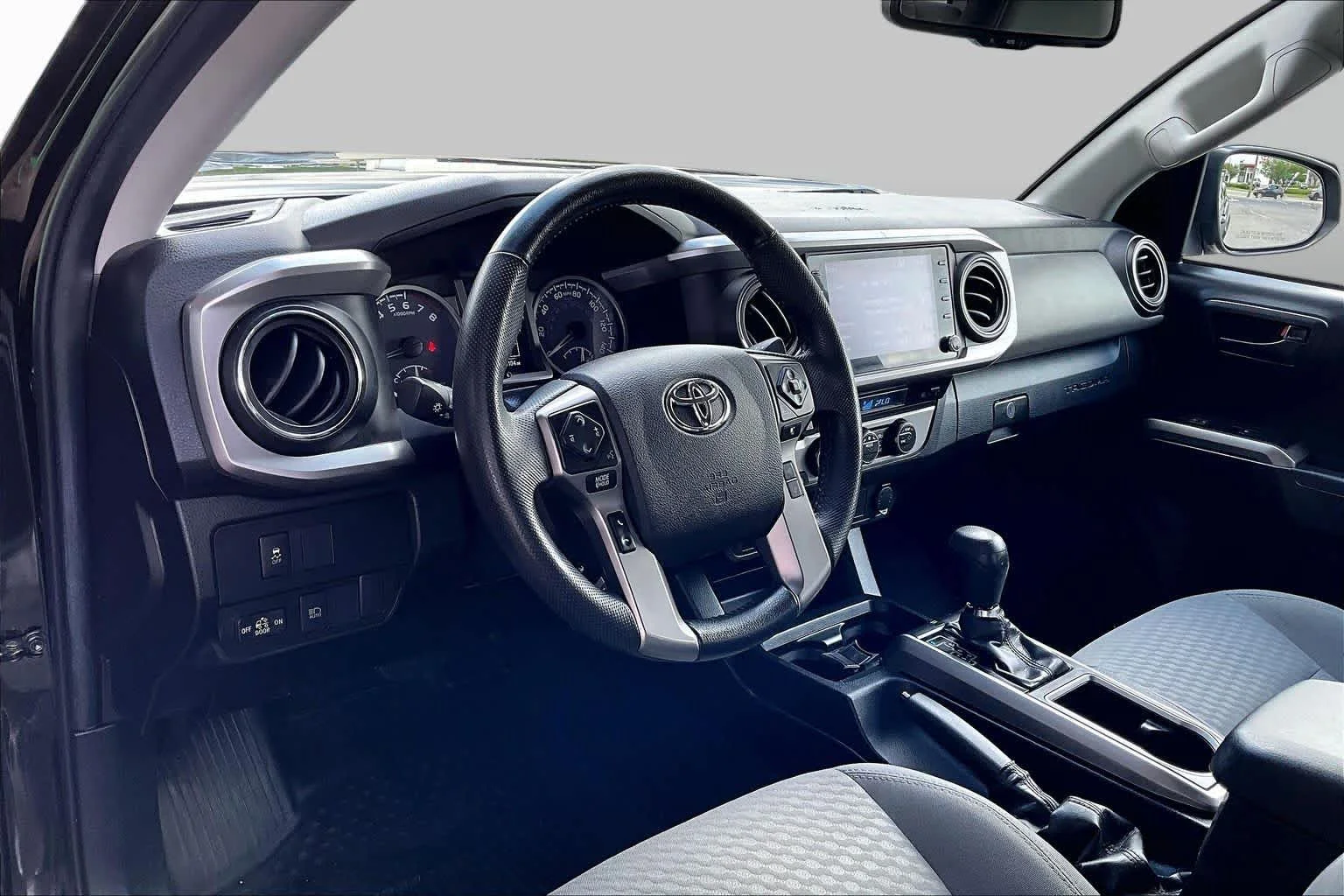 Used 2022 Midnight Black Metallic Toyota SR5 image 18