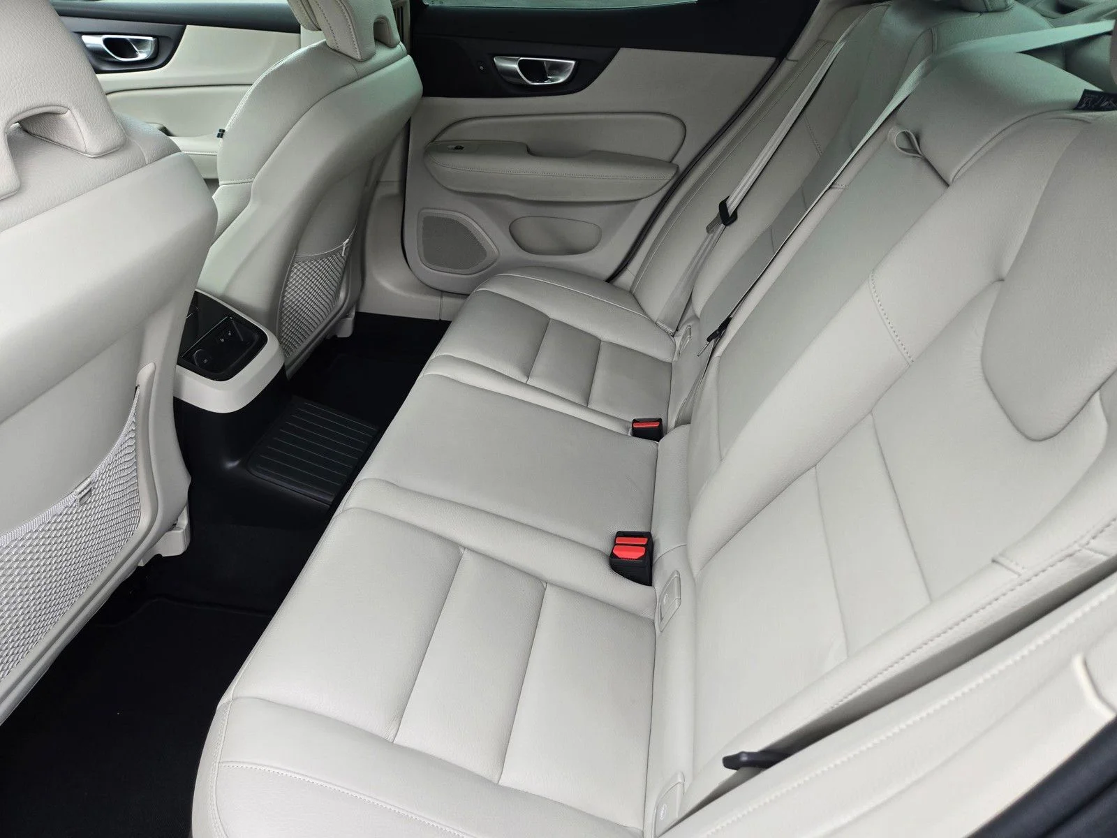 Certified Used 2025 Blue Volvo T8 Plus image 15