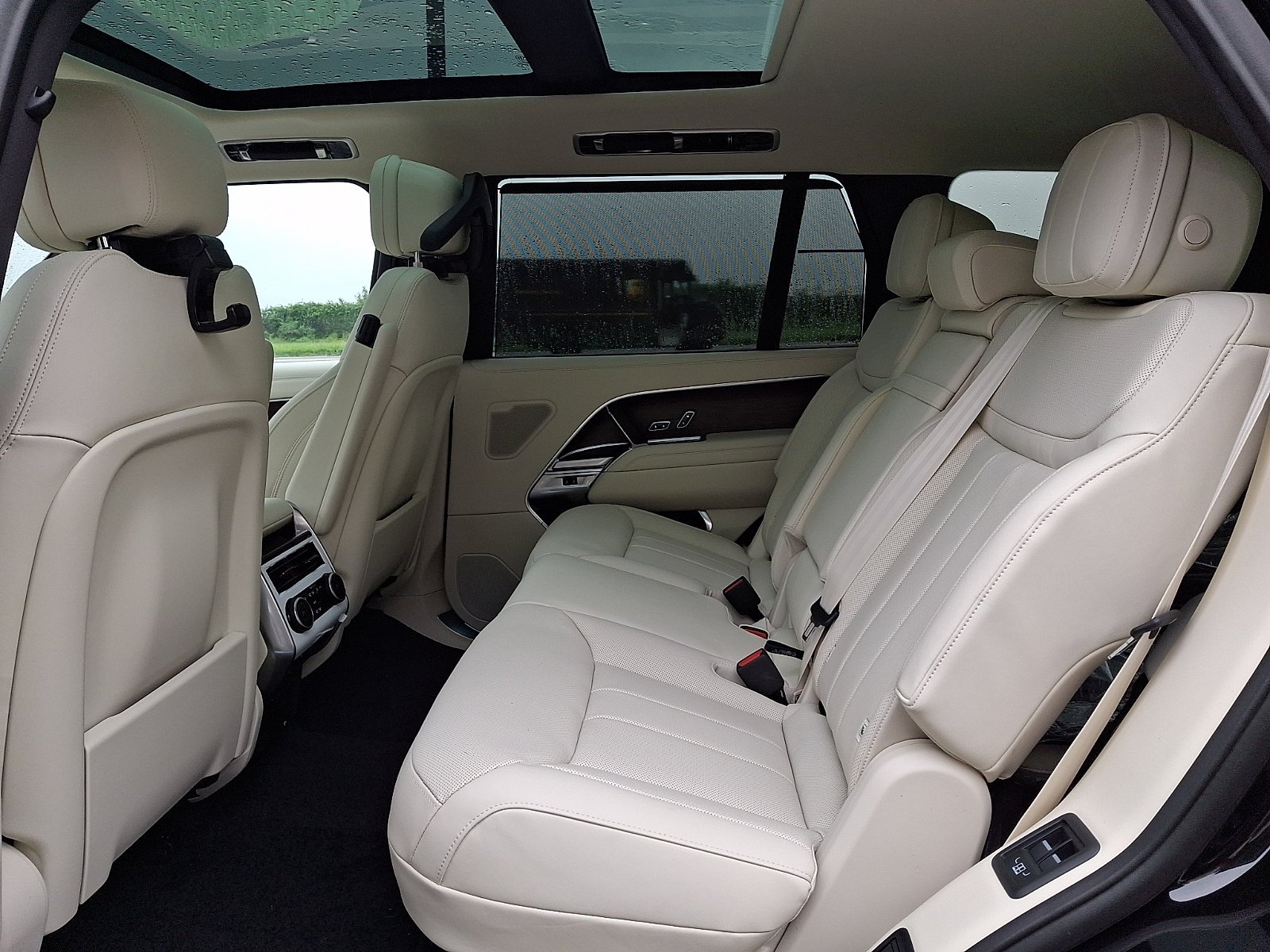 New 2027 Santorini Black Land Rover  image 7