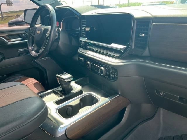 Used 2024 Iridescent Pearl Tricoat Chevrolet High Country image 31