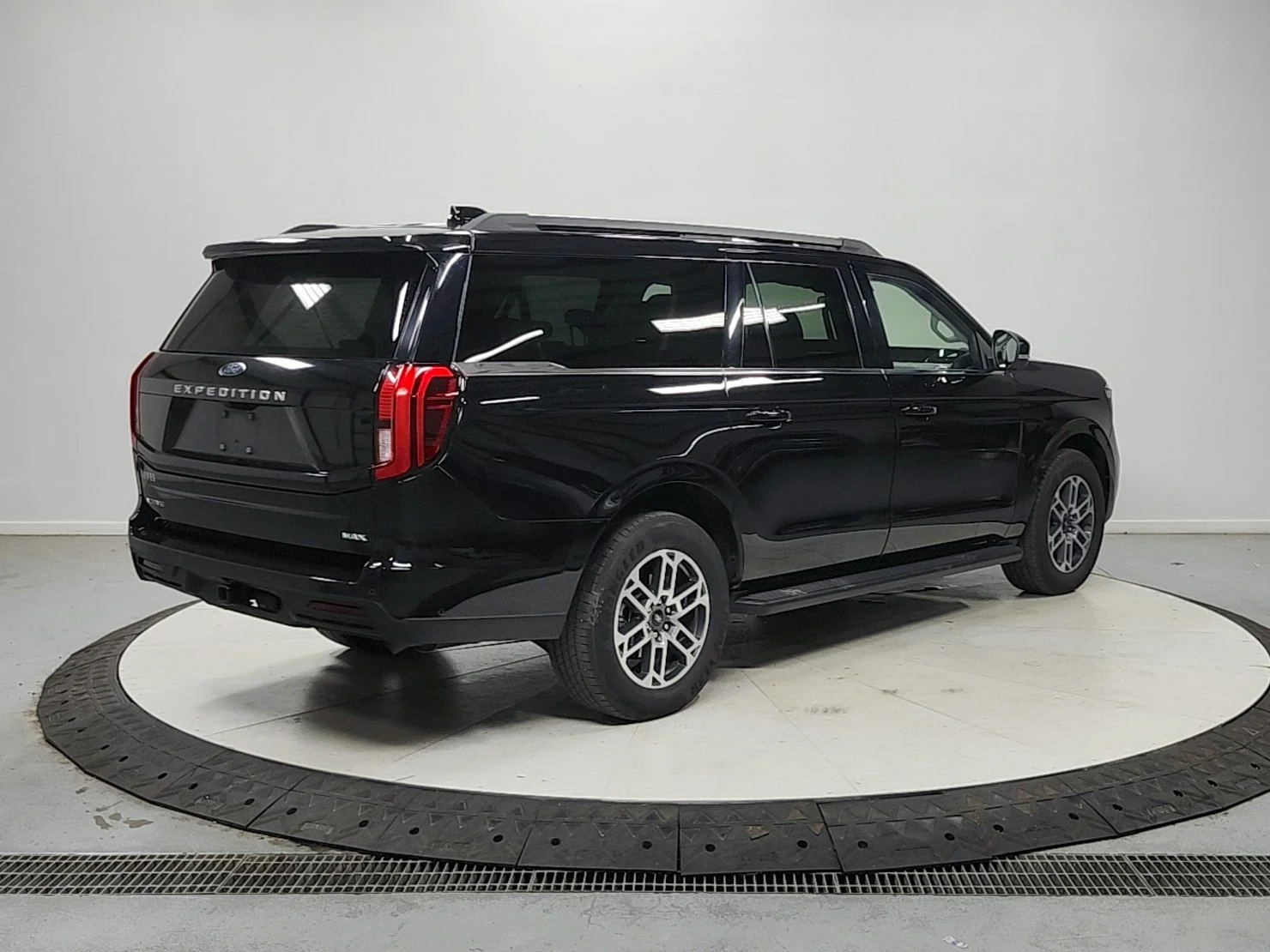 Used 2025 Black Ford Active image 8
