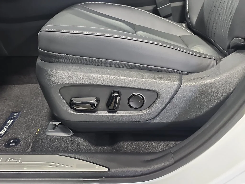 New 2026 Ultra White Lexus PREMIUM image 28