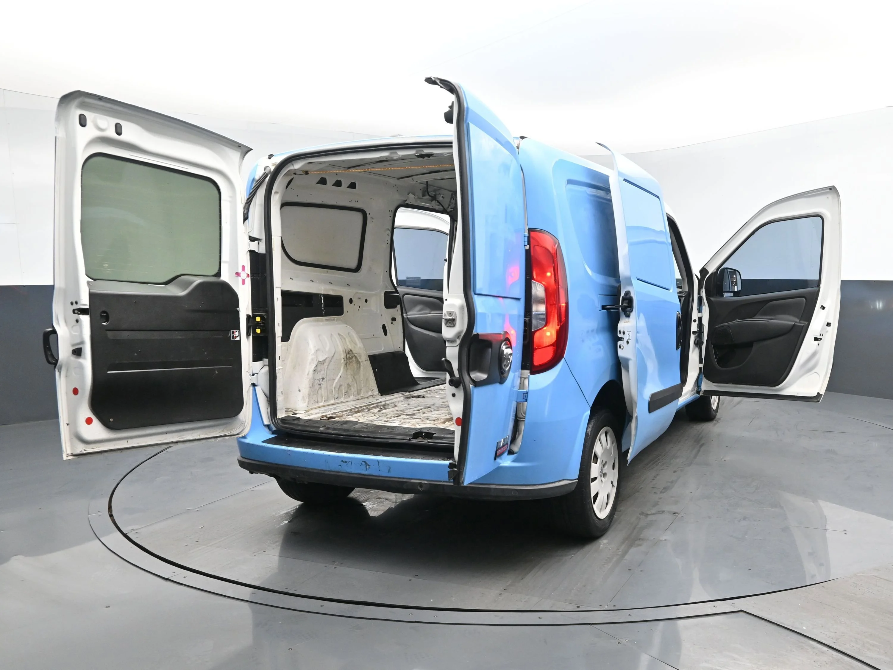 Used 2017 Blue RAM Tradesman SLT image 30