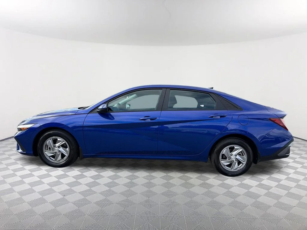 Used 2025 Blue Hyundai SE image 8