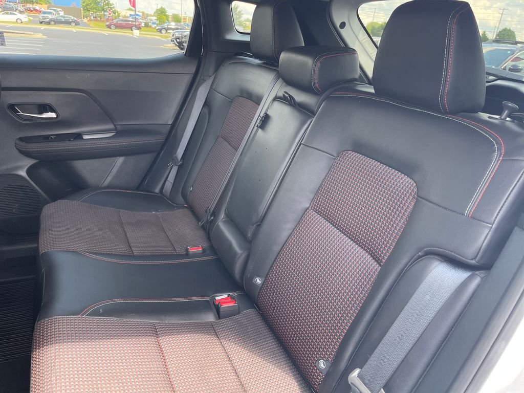 Used 2025 White Nissan SR image 14